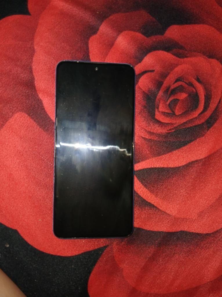 Redmi note 12 îl dau la schimb, dar accept și bani
