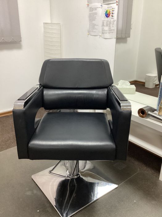 Scaun hidraulic si scafa coafor, disponibile in luna decembrie!