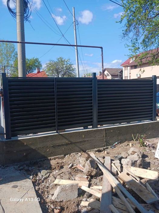 Garduri din sipca metalica, panou tip jaluzele, tabla, plasa si BCA