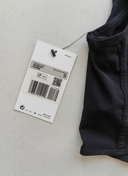 Дамски спортен топ Nike размер XS черен  Нов с етикет