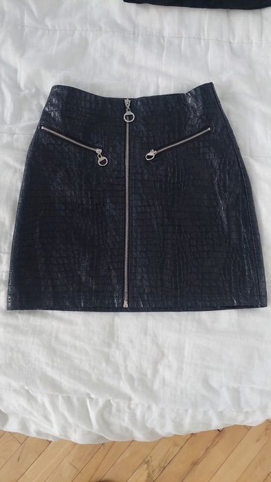 Къса кожена пола