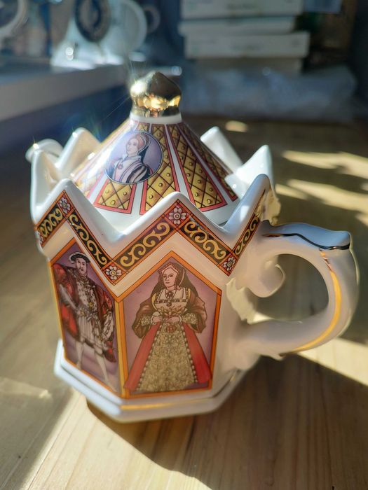 Винтидж британски чайник на Sadler Хенри VIII