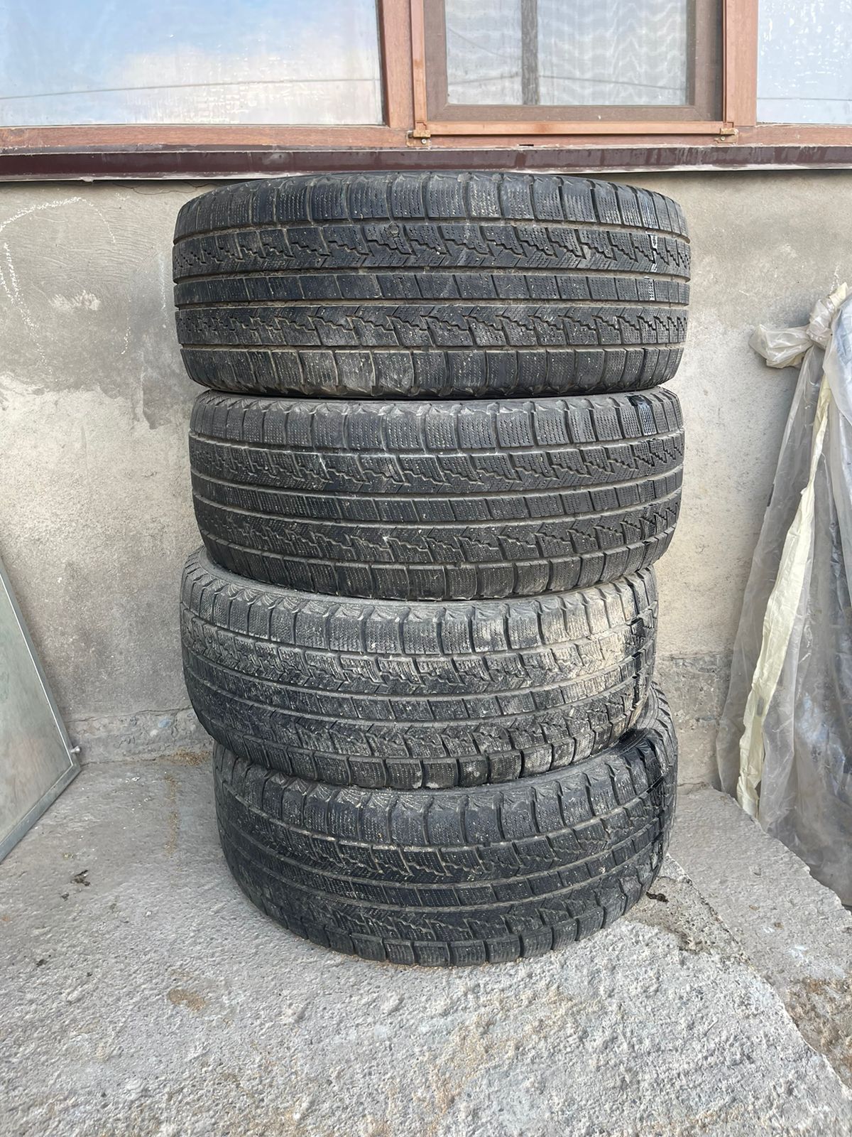 Продаются зимние шины ROADSTONE! |235/60R16| Цена: 60 тысяч