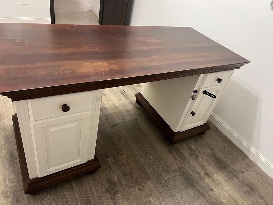 Vând birou din lemn