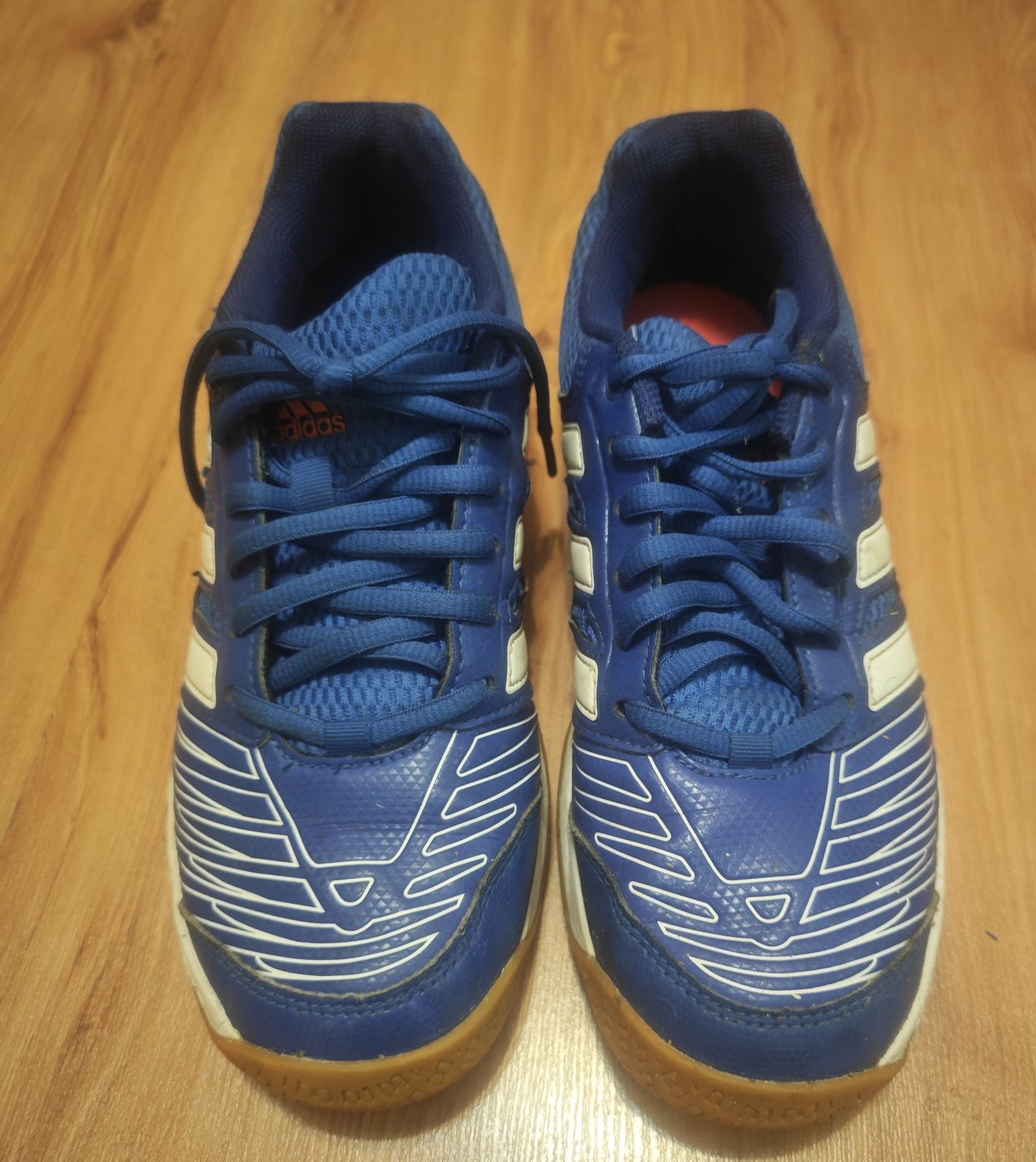 Маратонки adidas номер 38 - 25 лв.