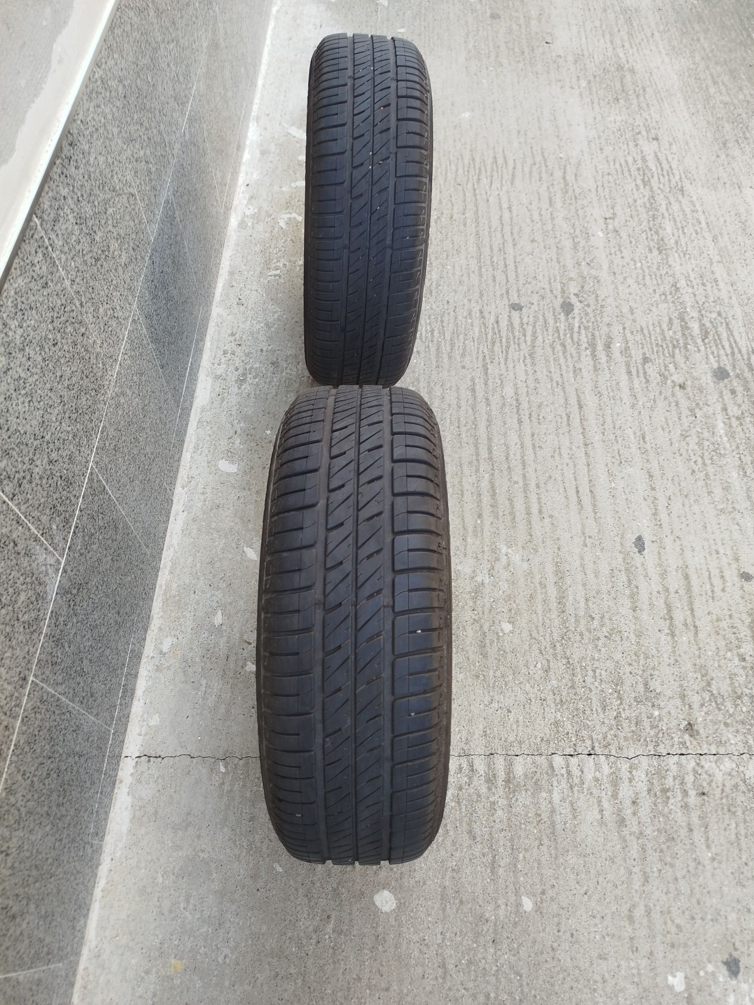 Roți complete Logan cu anvelope de vară
