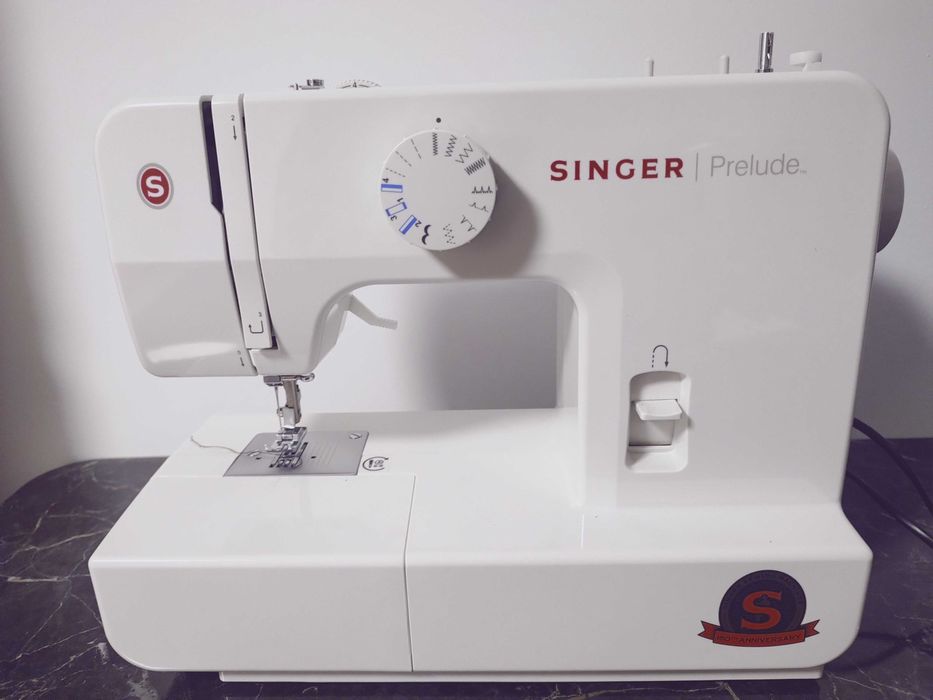 Vând mașină de cusut Singer Prelude cu 15 programe de coasere