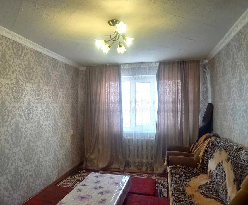 Продаю 2 комн. квартиру на 2 микрорайоне на 1 этаже.