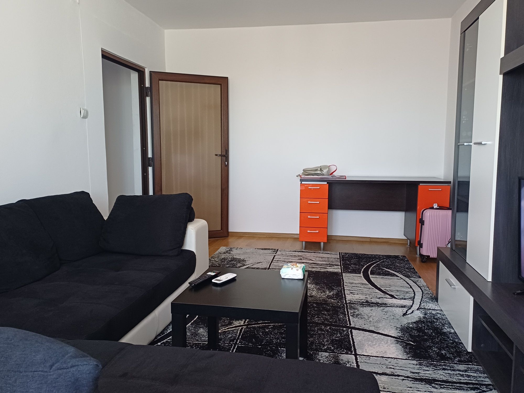 Inchiriez apartament 2 camere