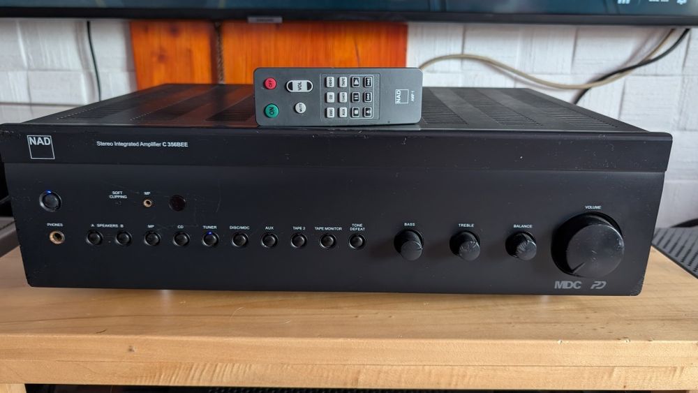 Nad  c356 bee  amplificator cu telecomanda  de top