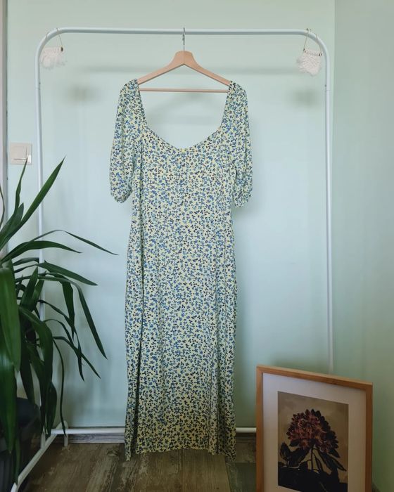 Намалени Рокли в отлично състояние за сезон пролет/есен