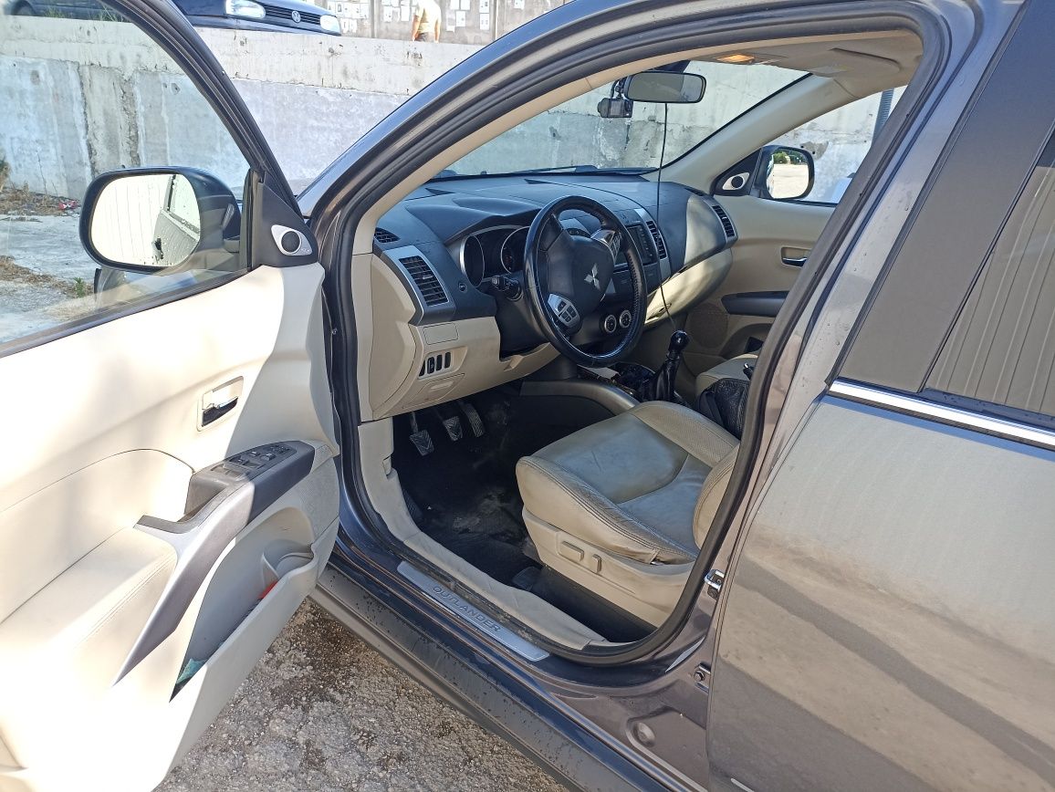 Mitsubishi Outlander 2