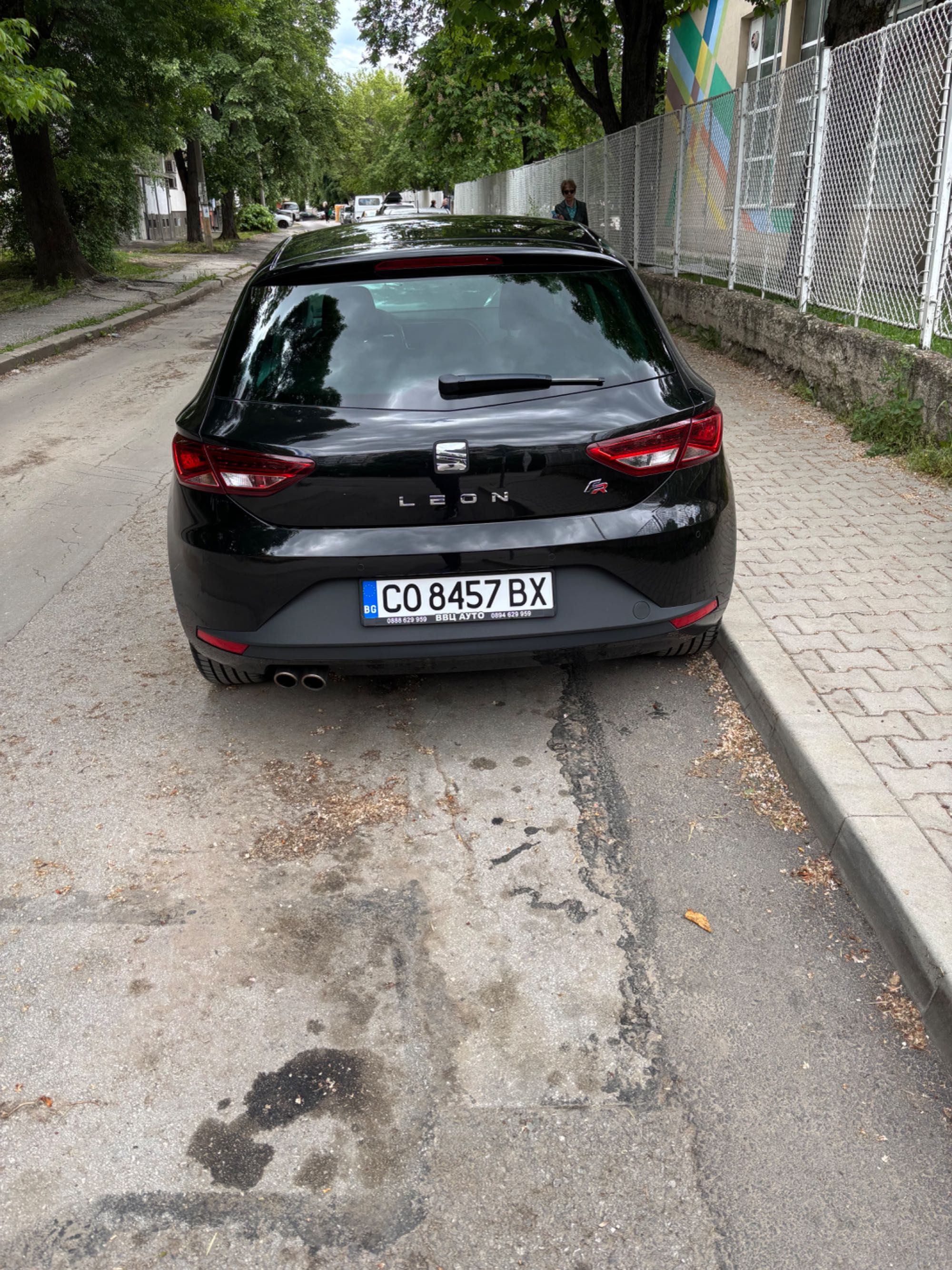 Продавам Лек автомобил