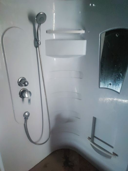 Продам не дорого!угловая душ.кабинки.б.у. в хор.состоянии.