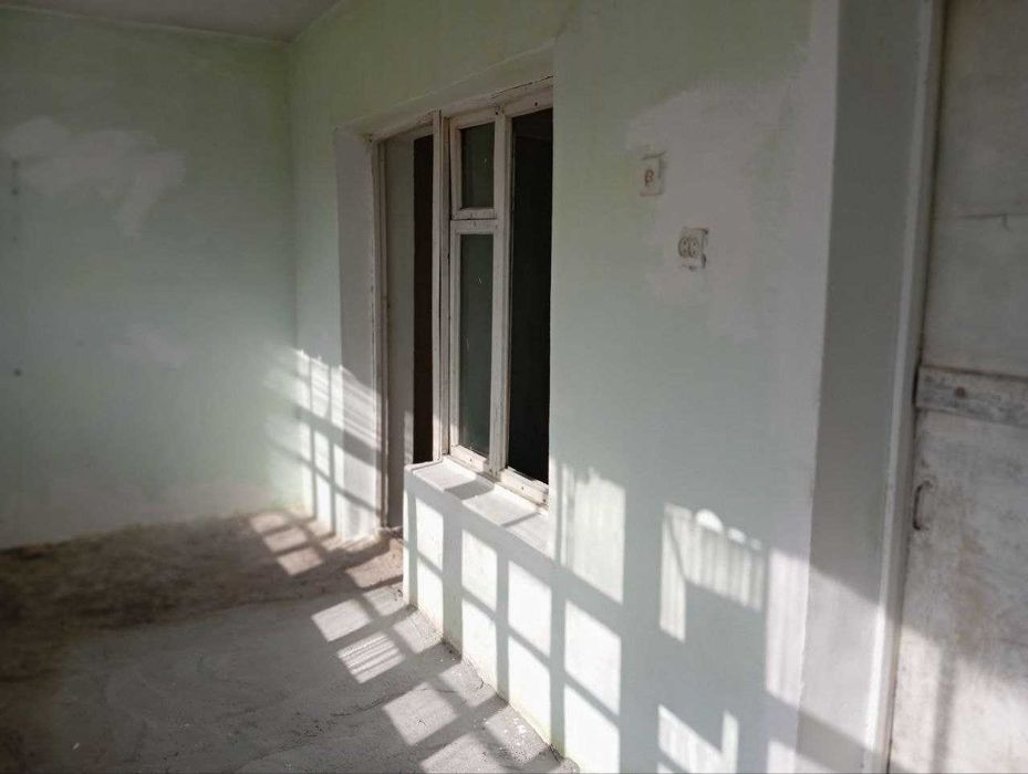 Уй сотилади. 1-этаж дом.