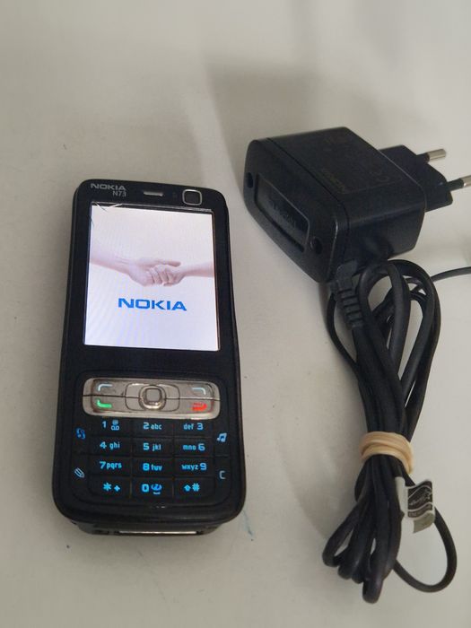 Telefon Nokia N73 cu o fisura micuța pe display stânga sus