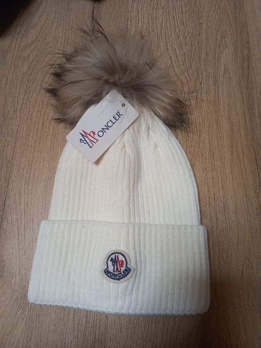 Caciula mot blana naturala 
Pret stoc 95 lei
Curier 25 lei