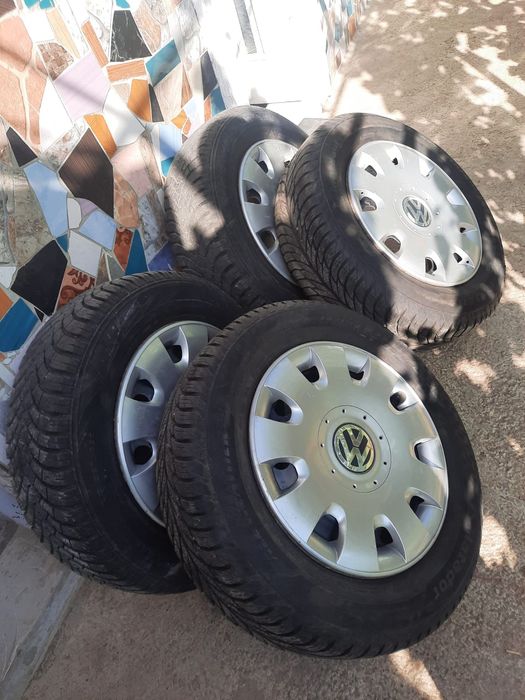 Genți de tablă, cu capace originale Volkswagen.