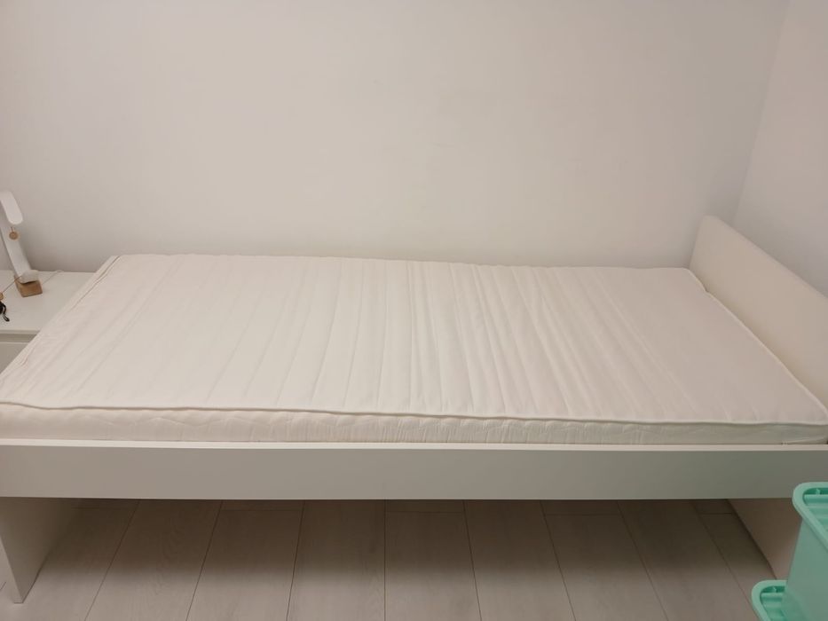 Vând pat 1persoana+saltea,birou,scaun birou