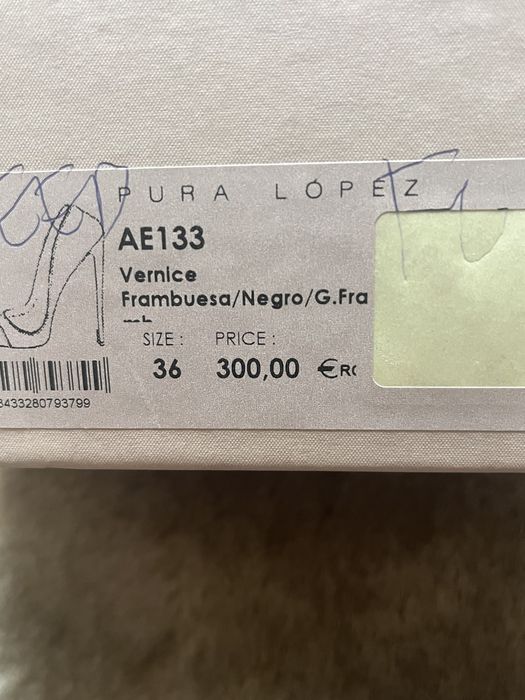 Pantofi stiletto, Pura Lopez