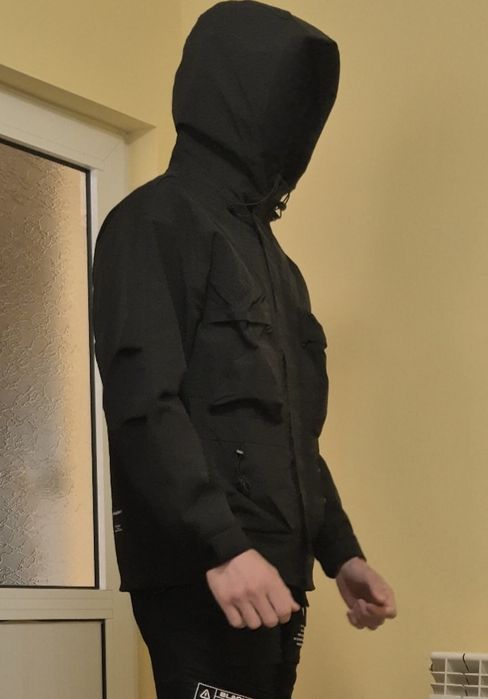 Яке ветровка и панталон М (нови)