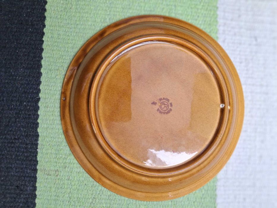 7 farfurii,gresie glazurata,decorate in relief,conf. poze si descriere