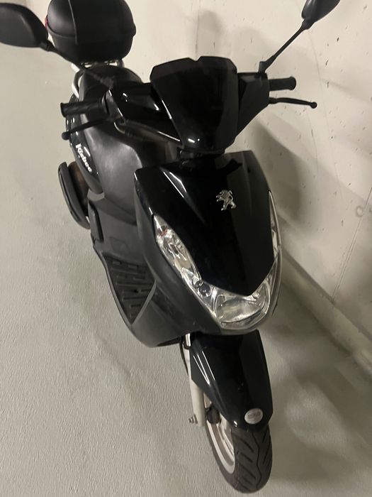Vand PEUGEOT KISBEE 2016 negru 
Benzina 2T
50 cc