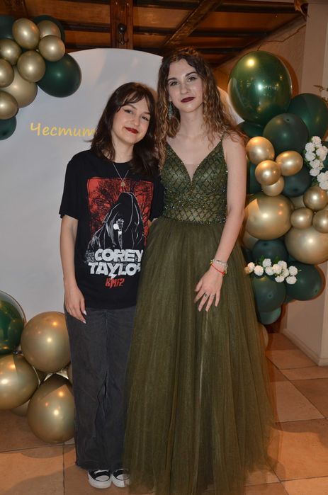 Продавам абитуриентска рокля