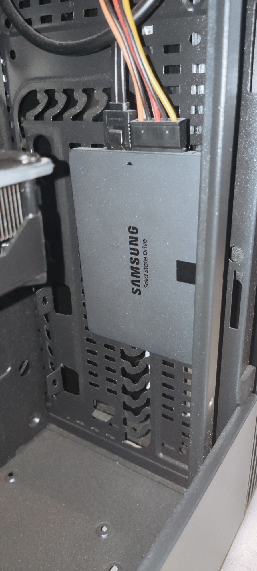 Геймърски компютър Ryzen 5 / RTX 3060 Ti / 16GB RAM / 1TB SSD

Продава