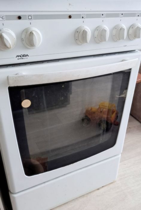 Продам 4 камфорную плитку