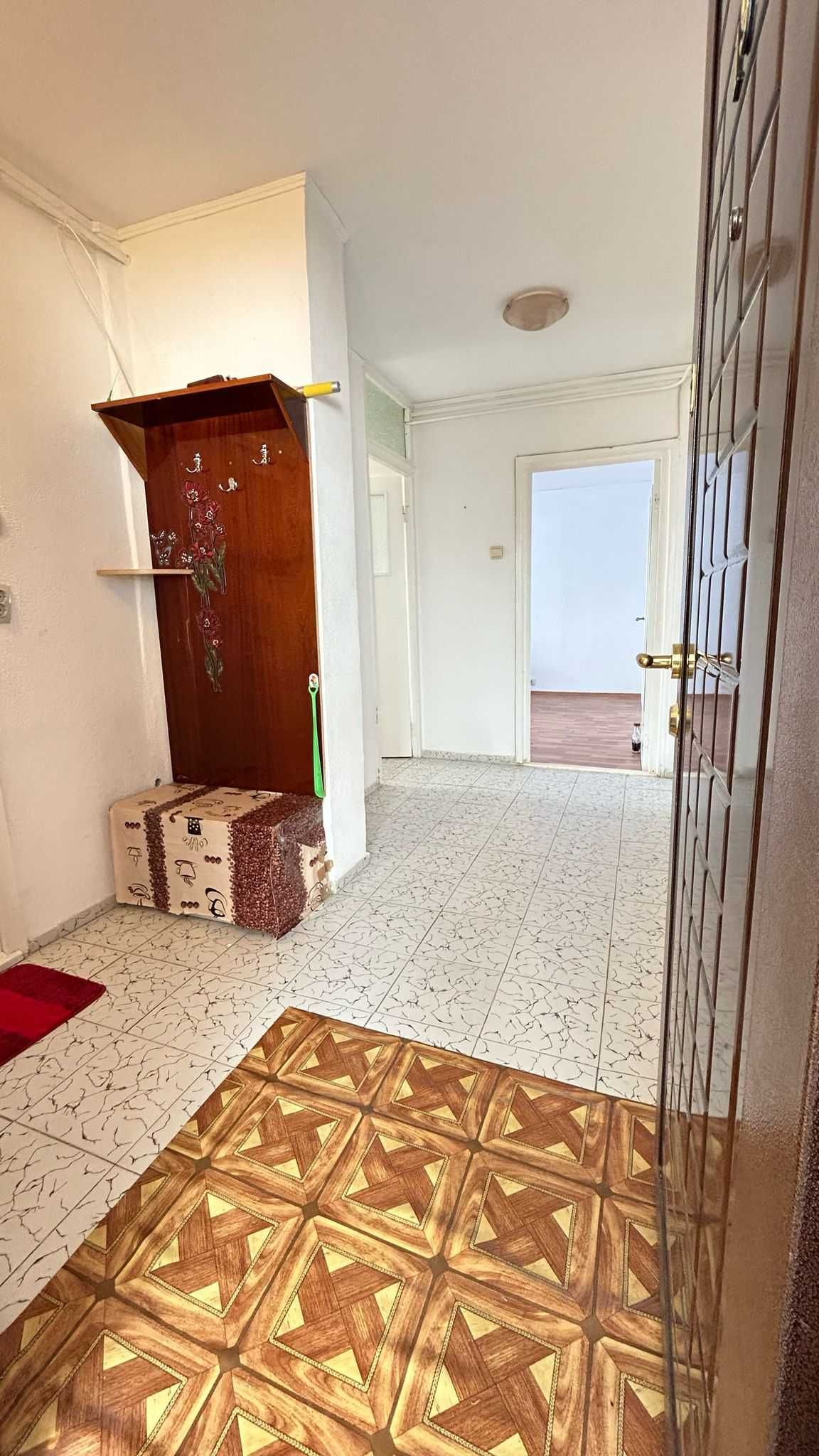 Vand apartament 2 camere Racadau