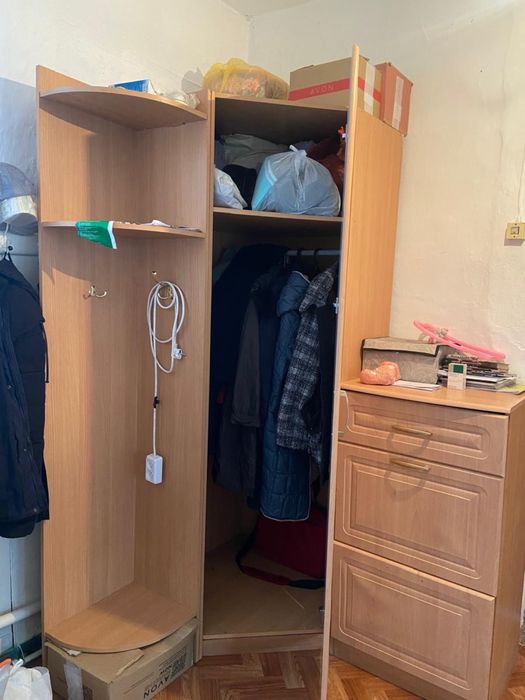 Вместительная прихожая угловая