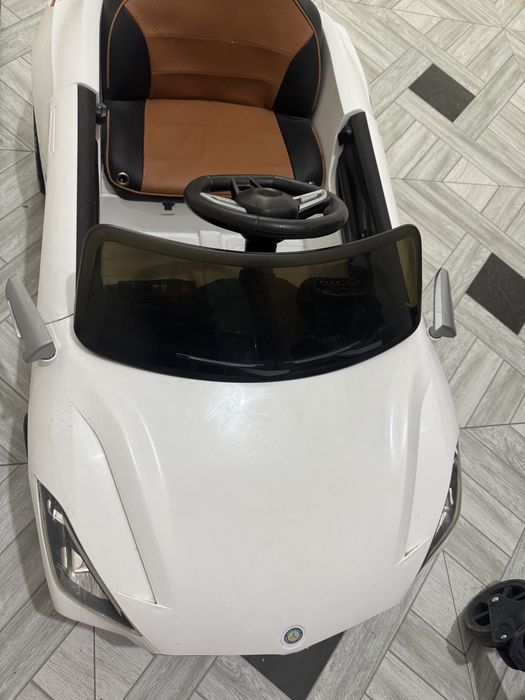 Детская машина в хорошем состоянии