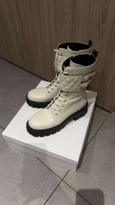 Боти от естествена кожа GUESS