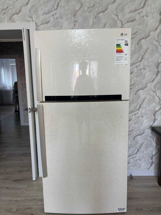 Холодильник LG . В очень хорошем состоянии