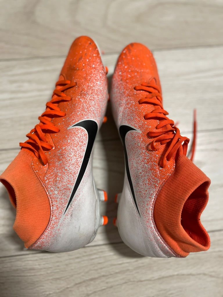 Vând ghete de fotbal NIKE Mercurial