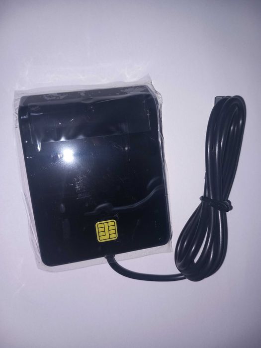 Cititor de carduri pentru buletin cu cip electronic