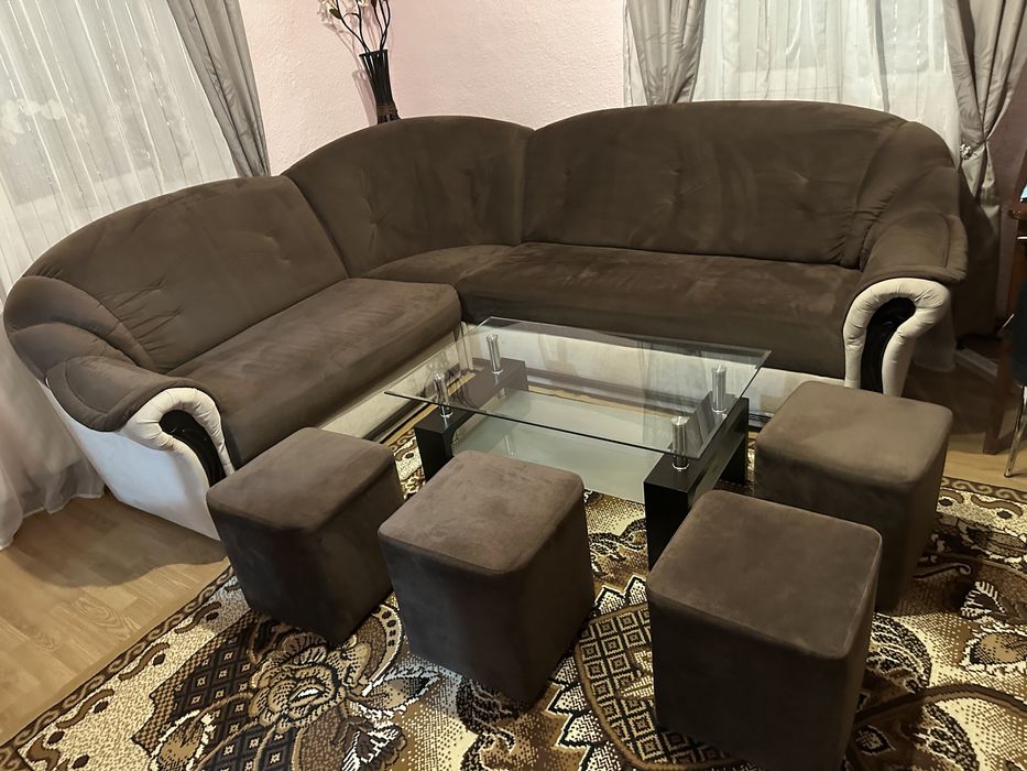 Colțar extensibil cu loc de depozitare + cutie depozitare + 4 tabureti