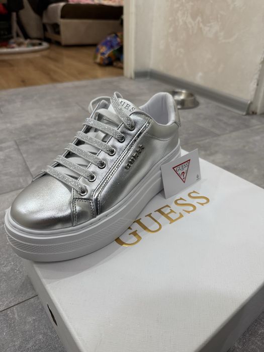 Дамски обувки Guess