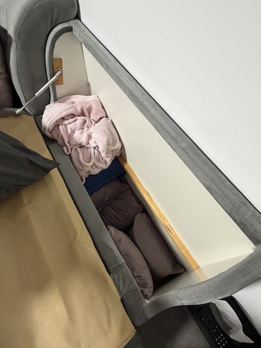 Pat tapitat cu saltea