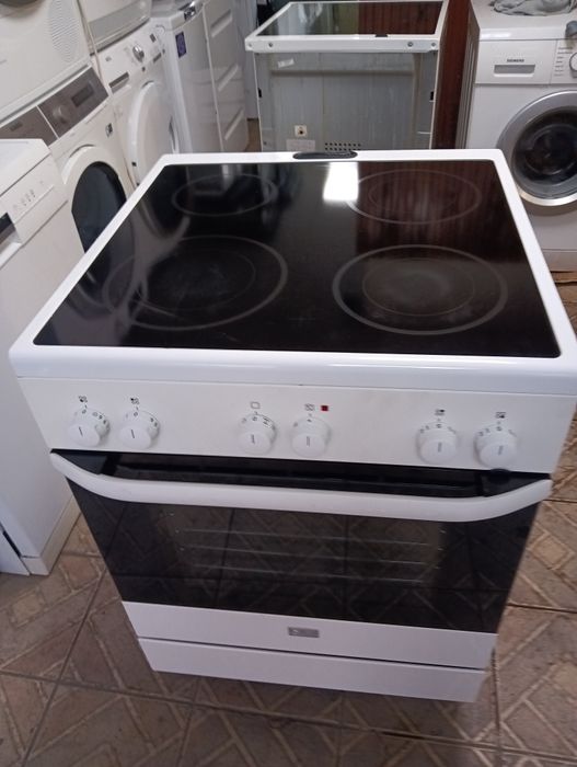 Свободно стояща печка с керамичен плот VOSS Electrolux 2 год.Гаранция!