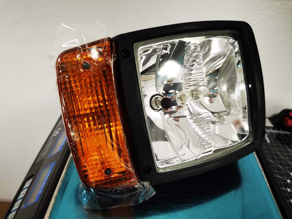 Far stânga buldoexcavator JCB 2CX