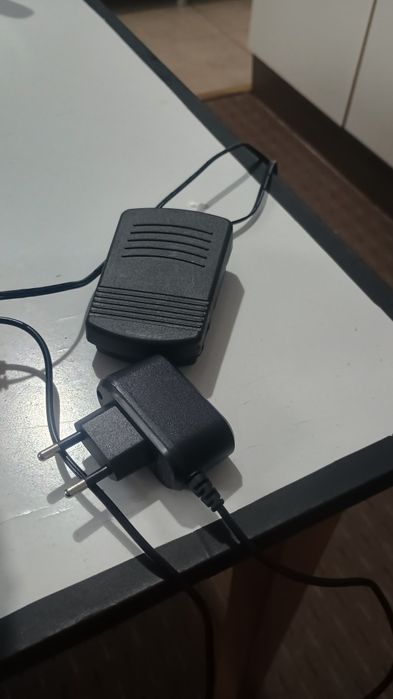 Mașină de cusut mini