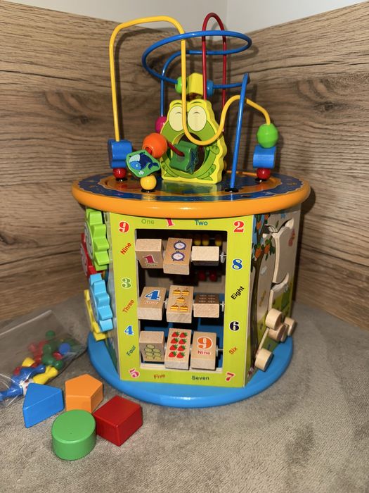 Дидактически Монтесори дървен куб с осем игри