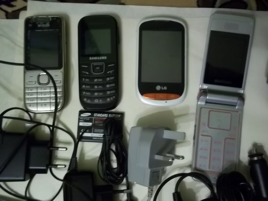 lot telefoane , baterii , incarcatoare diverse