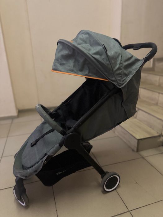 Продам прогулочную коляску