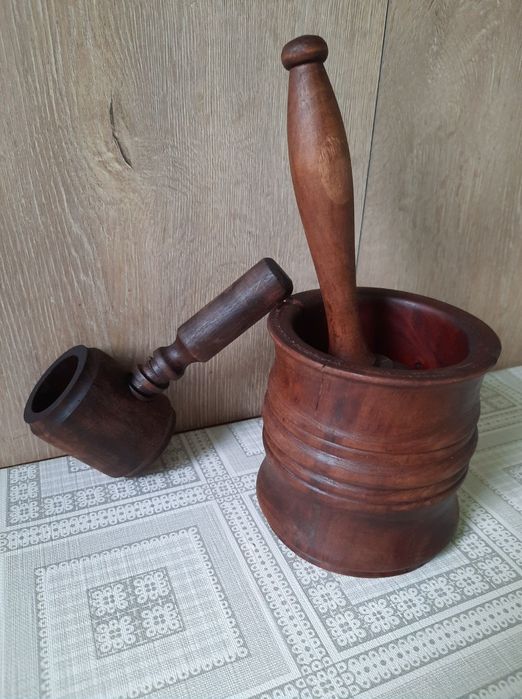 Mojar mare din lemn si spargator de nuci