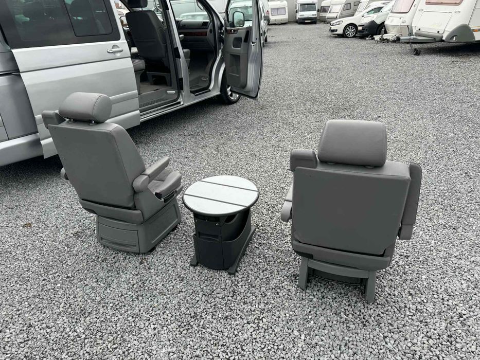 Седалки от мултиван в отлично състояние