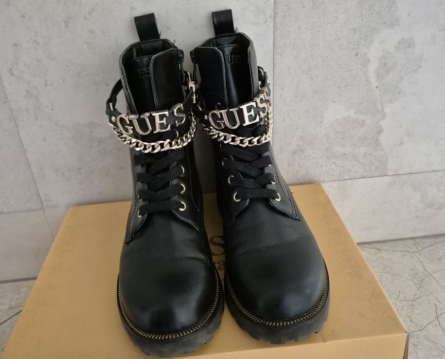 Ниски боти Guess
