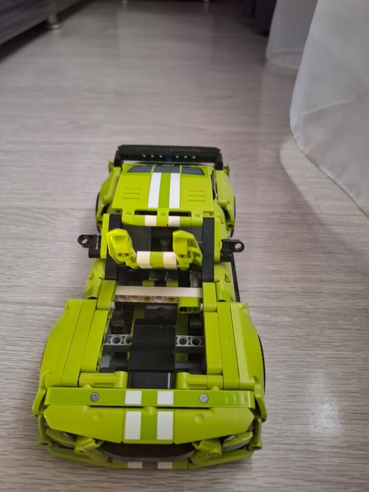 Vând LEGO Ford Mustang Shelby